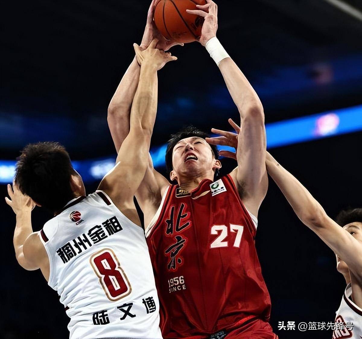 爱游戏网站 -转折点！深圳男篮强势反弹，中超清晨攻防权衡，目标明确，训练强度明显提升 