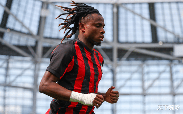 AC米兰训练开放日;国际比赛日状态回暖引欢呼;葡超在即;心理建设被强调(广船国际最新招聘) AC米兰训练开放日;国际比赛日状态回暖引欢呼;葡超在即;心理建设被强调(广船国际最新招聘)