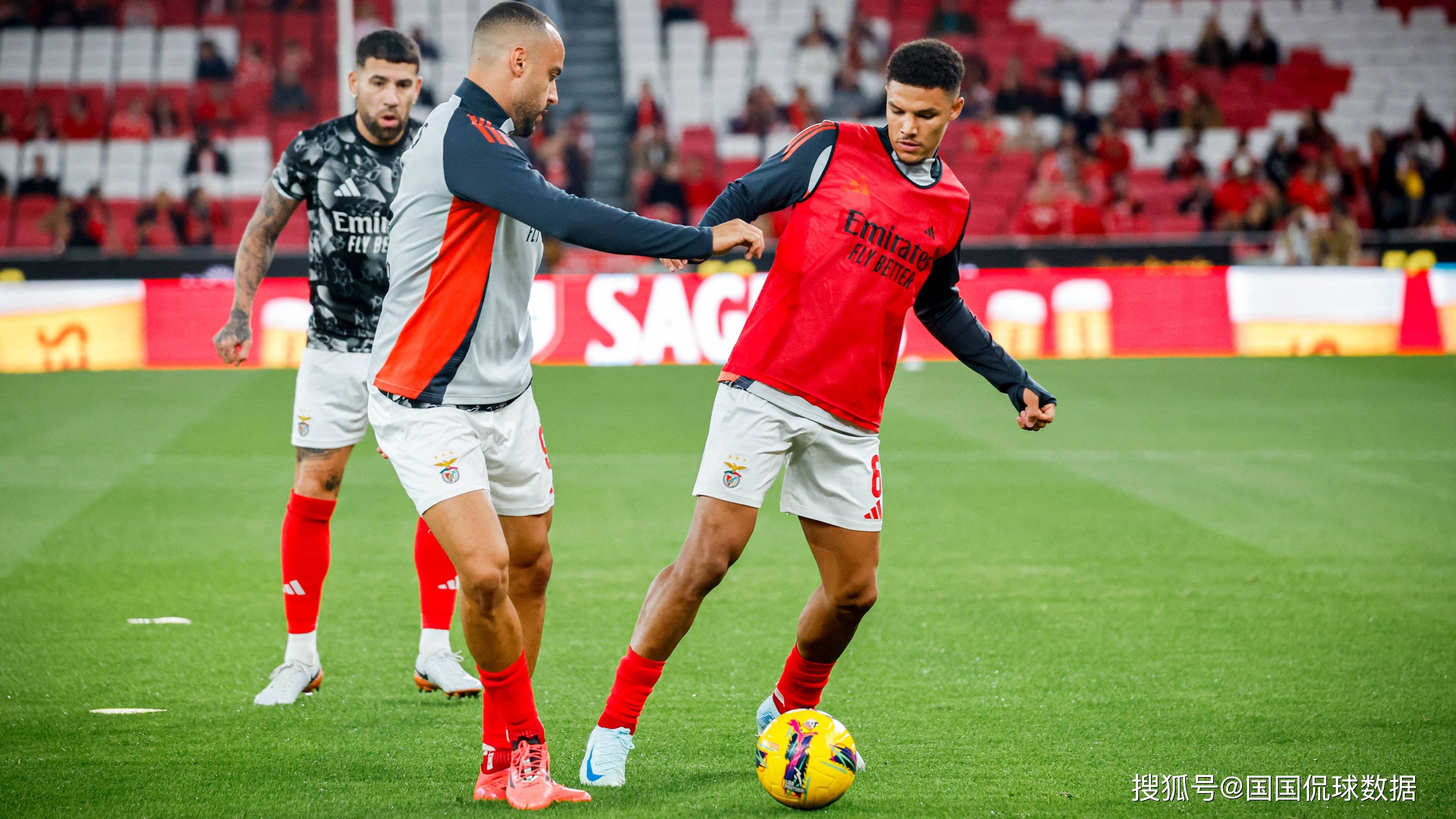 爱游戏电竞 -本菲卡赛前内部沟通；志在亚冠名次提升；媒体盛赞；训练强度明显提升(葡超本菲卡最新比赛)