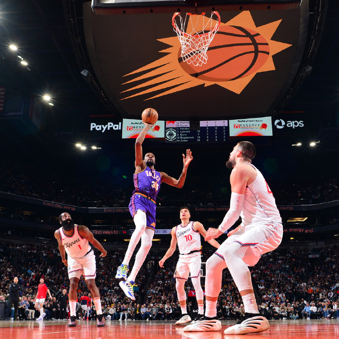 清晨洛杉矶快船备战NBA常规赛；单刀错失细节曝光；气氛紧张；纪律约束更严格的简单介绍