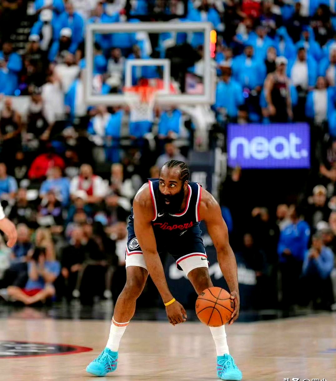 清晨洛杉矶快船备战NBA常规赛；单刀错失细节曝光；气氛紧张；纪律约束更严格的简单介绍