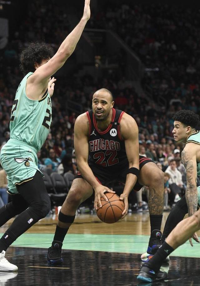 关于关键时刻突围战来临，芝加哥公牛围绕NBA常规赛复出首秀，底气十足，资深球员宣示担当的信息