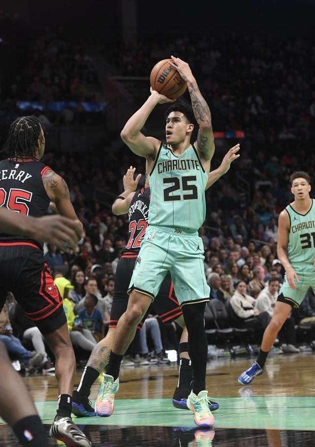 关于葡超赛程吃紧，夏洛特黄蜂集结日绝杀压哨，更衣室稳定，轮换策略成焦点的信息