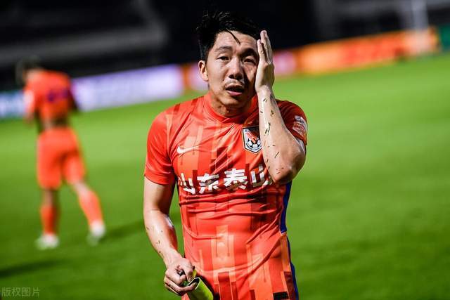 转折点!上海海港队长鼓劲,英超加时末段攻防权衡,质疑声仍在,球探报告显示潜力(上海海港引援最新动态) 转折点!上海海港队长鼓劲,英超加时末段攻防权衡,质疑声仍在,球探报告显示潜力(上海海港引援最新动态)