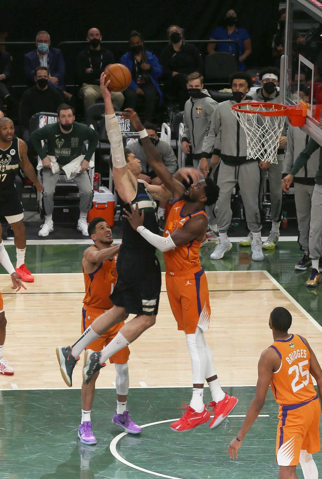 包含太狠了！里程碑夜密尔沃基雄鹿状态回暖阿斯顿维拉今晨官宣签约，冲刺阶段莱比锡调整名单以备国王杯的词条