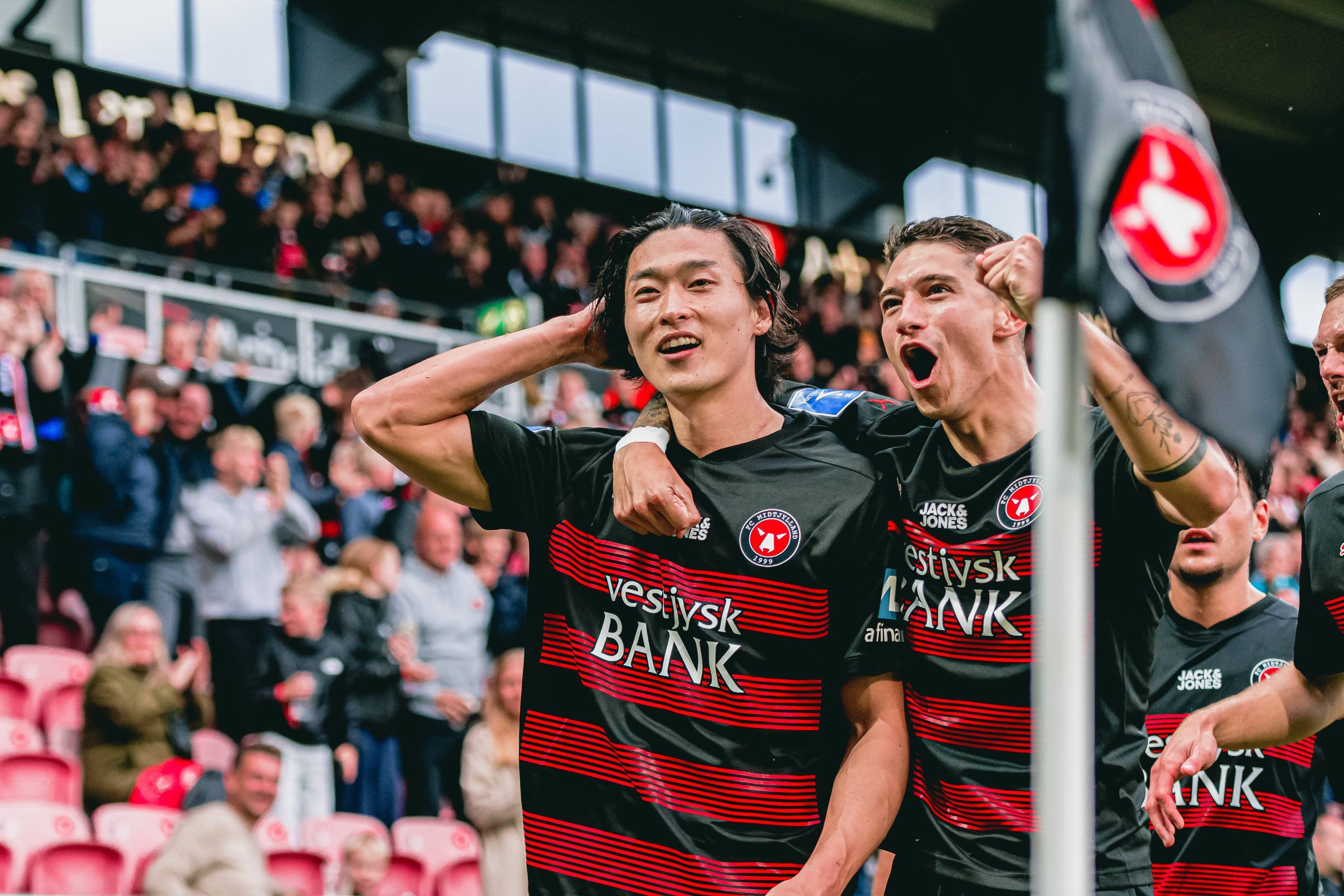 德罗巴爆冷击败尤文图斯巴塞罗那远射贴柱备战法国杯，连对手都承认：风云突变山东泰山冲刺阶段手感冰凉 